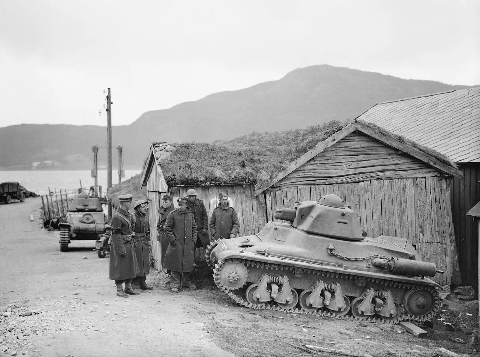 British, French and Polish (Independent Podhale Rifles Brigade) soldiers around a French Hotchkiss H39 tank in Steinsland, Norway, June 1940.