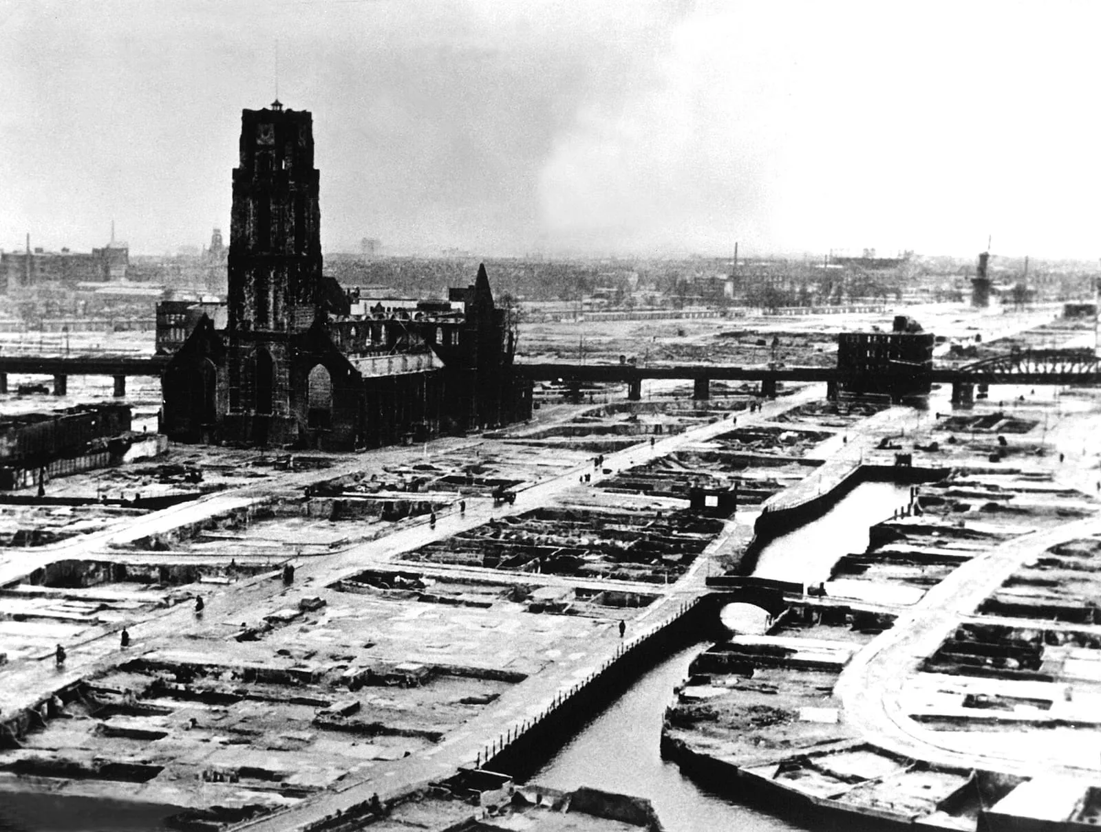 Rotterdam after the German bombing of 14 May 1940; the photo was taken after the debris had been cleared.