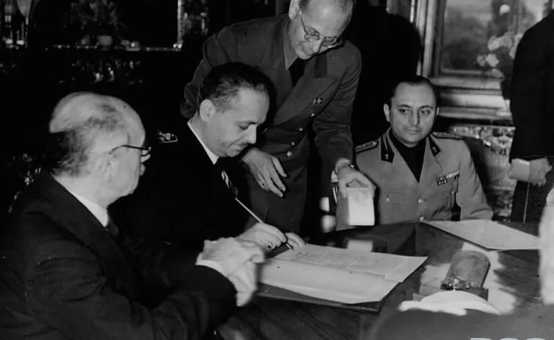Hungarian foreign minister István Csáky signs the Second Vienna Award; Prime Minister Pál Teleki stands in the foreground with his back to the camera.