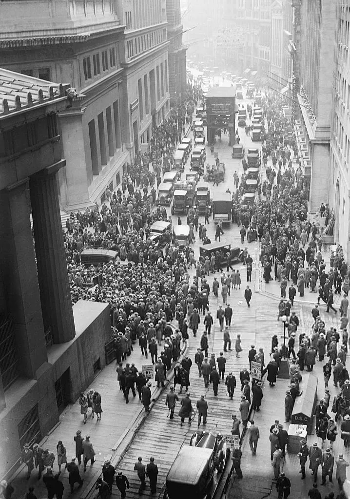 A crowd gathers outside the New York Stock Exchange after the crash, October 1929.
