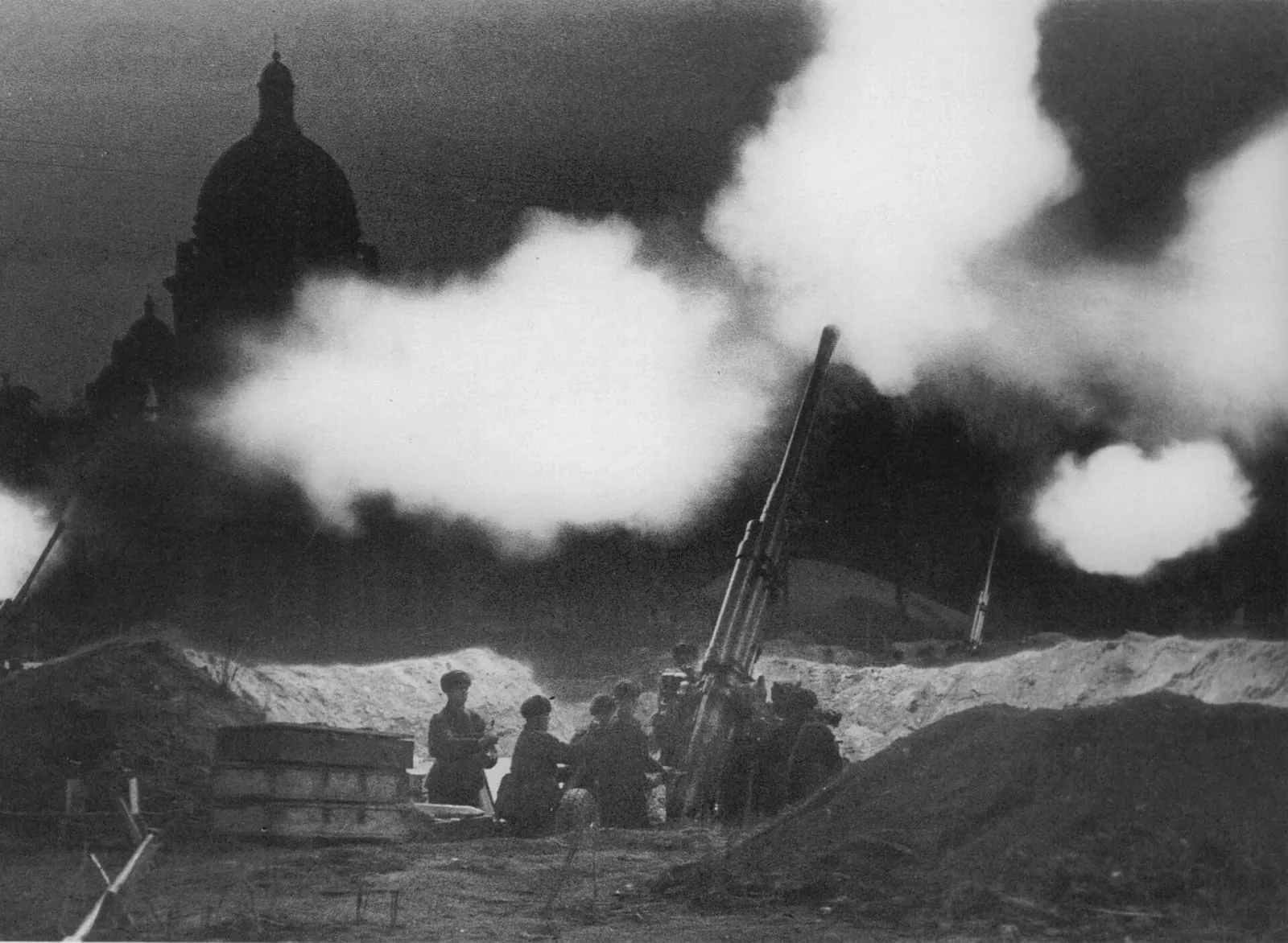 Anti-aircraft guns firing near St Isaac’s Cathedral during the defence of Leningrad, 1941.