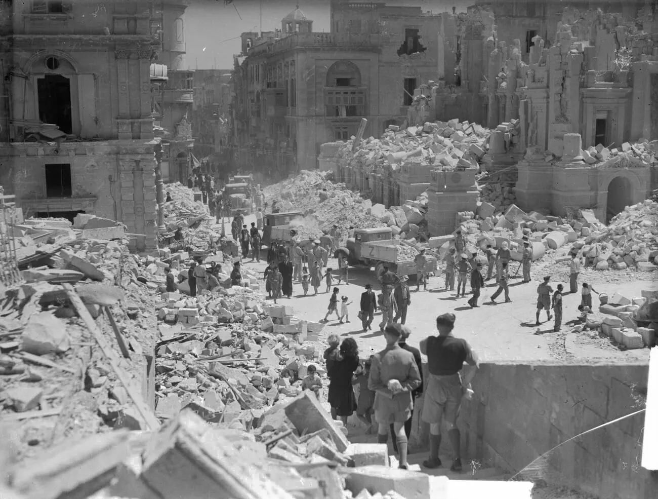 The heavily bomb-damaged Kingsway, the principal street of Valletta, April 1942.