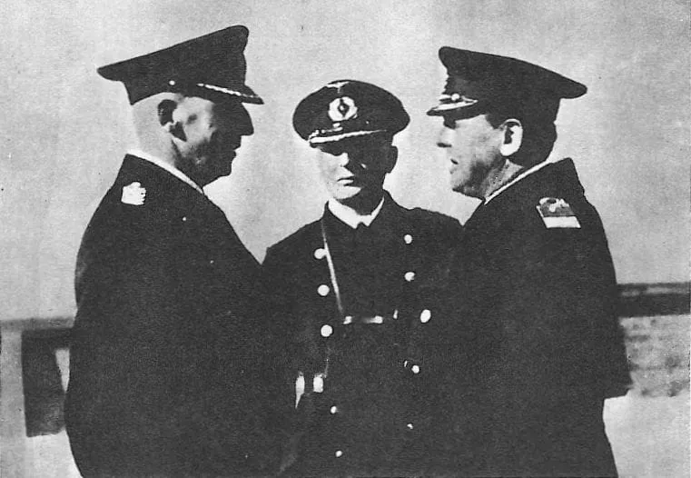 Commander Stefan Frankowski (right) and Rear Admiral Hubert Schmundt on Hel in October 1939.