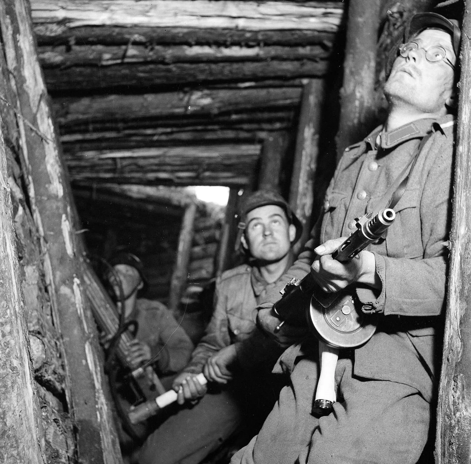 Finnish soldiers in a shelter on the VT line during an alert, 16 June 1944.