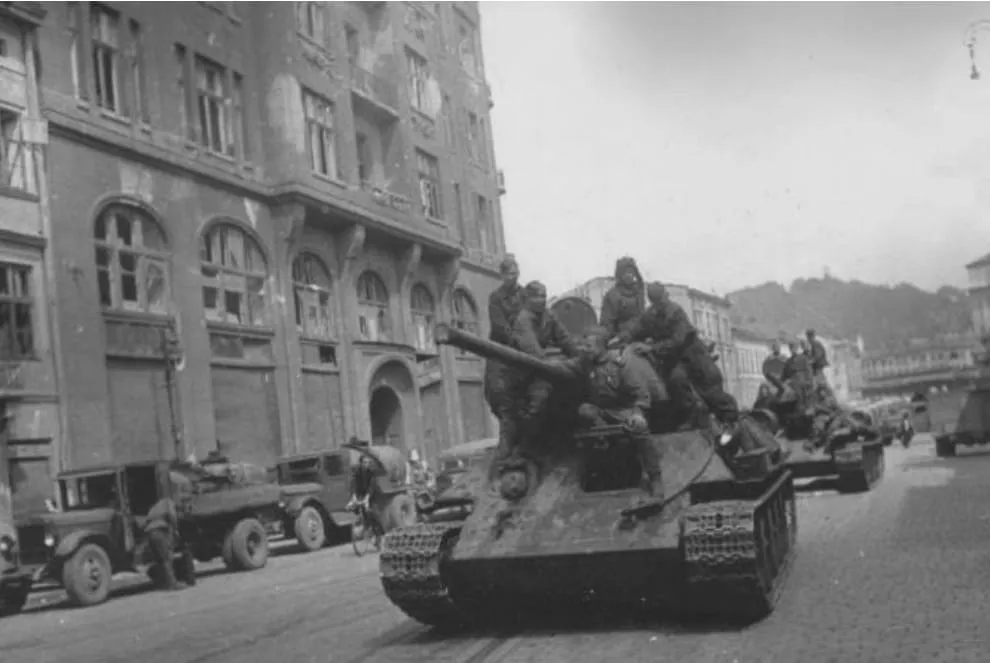A T-34 tank in Lwów, 27 July 1944.