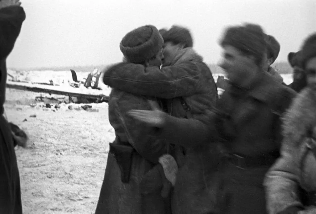 The Leningrad and Volkhov Fronts link up near Workers’ Settlement No. 5, 18 January 1943.