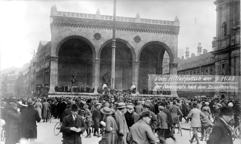 Odeonsplatz in Munich during Hitler’s putsch, 9 November 1923.