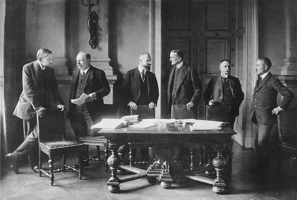 The German peace delegates and experts at Versailles in 1919.