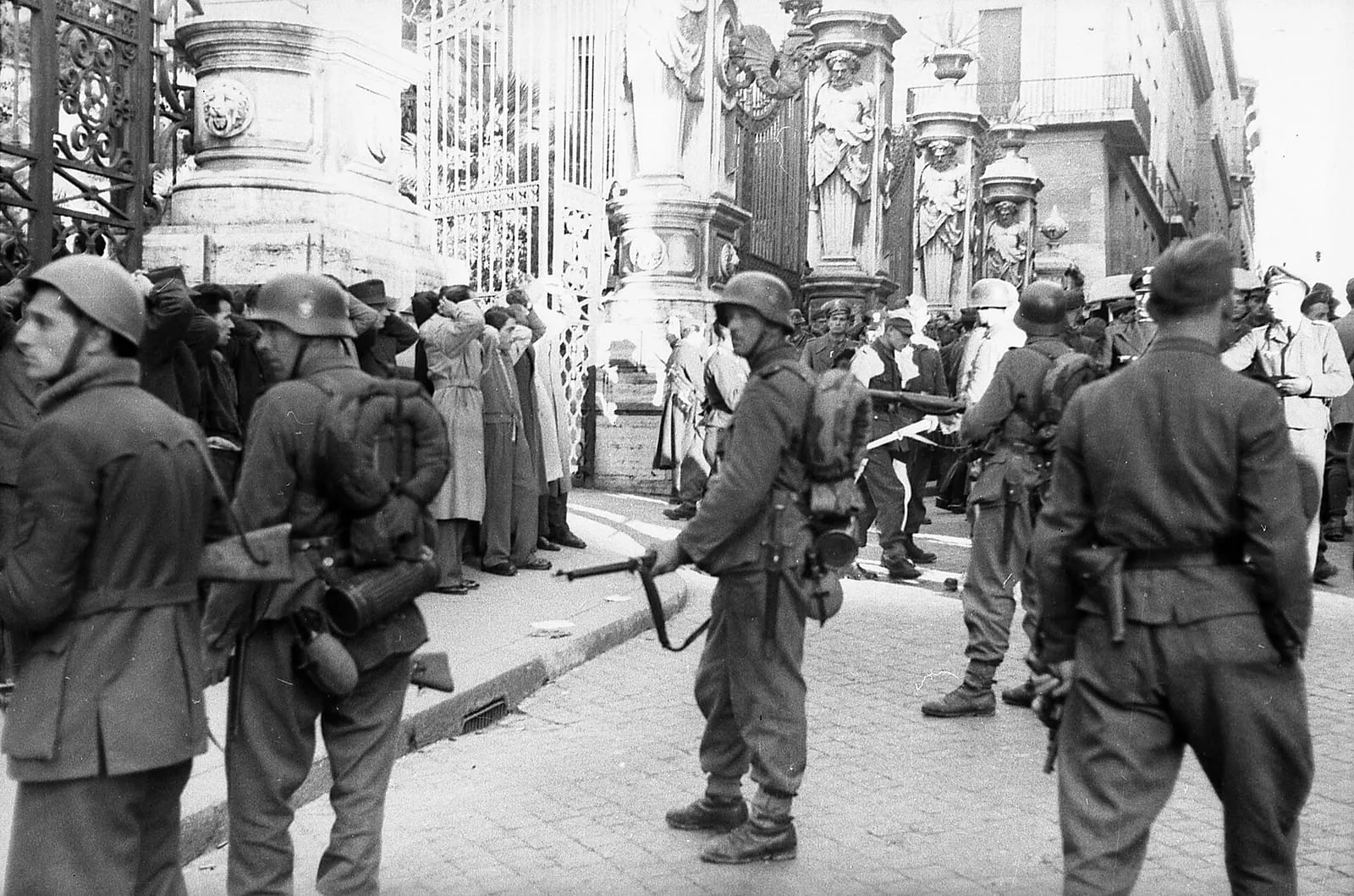 A round-up in front of the Palazzo Barberini in Rome after the partisan attack in Via Rasella, 23 March 1944.